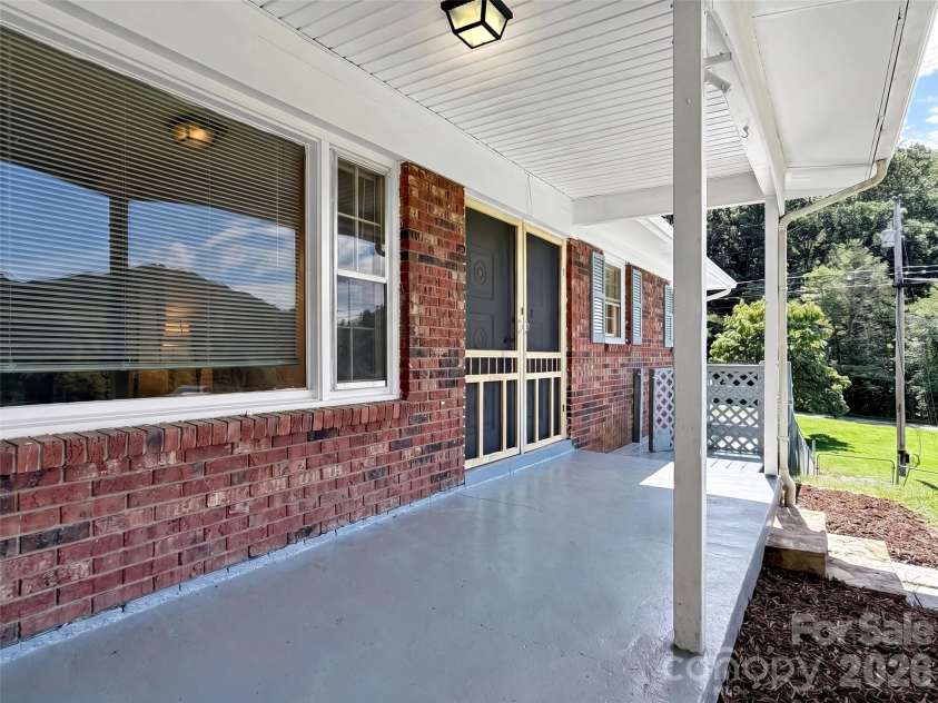 70 Iris Lane, Canton, NC 28716.  MLS# CAR4406779, YatesRealty ID 41659. 