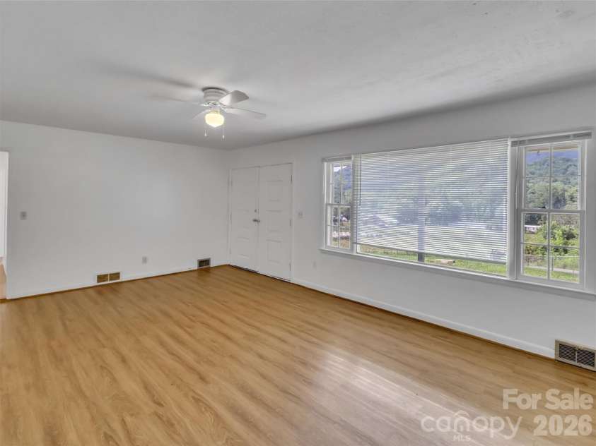 70 Iris Lane, Canton, NC 28716.  MLS# CAR4406779, YatesRealty ID 41659. 