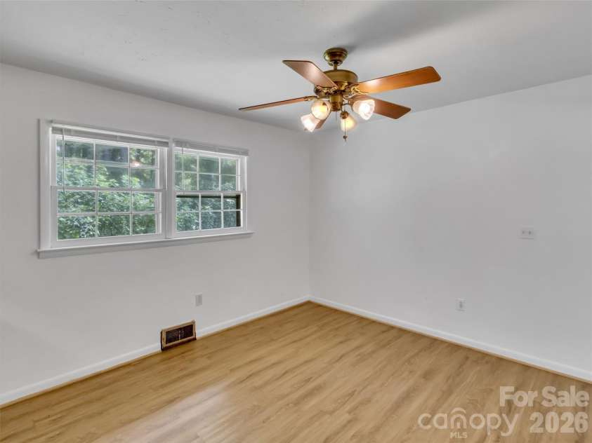 70 Iris Lane, Canton, NC 28716.  MLS# CAR4406779, YatesRealty ID 41659. 