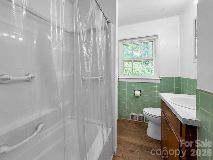 70 Iris Lane, Canton, NC 28716.  MLS# CAR4406779, YatesRealty ID 41659. 