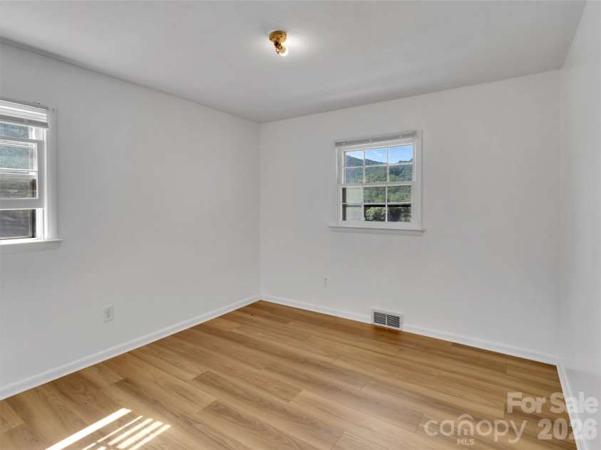 70 Iris Lane, Canton, NC 28716.  MLS# CAR4406779, YatesRealty ID 41659. 