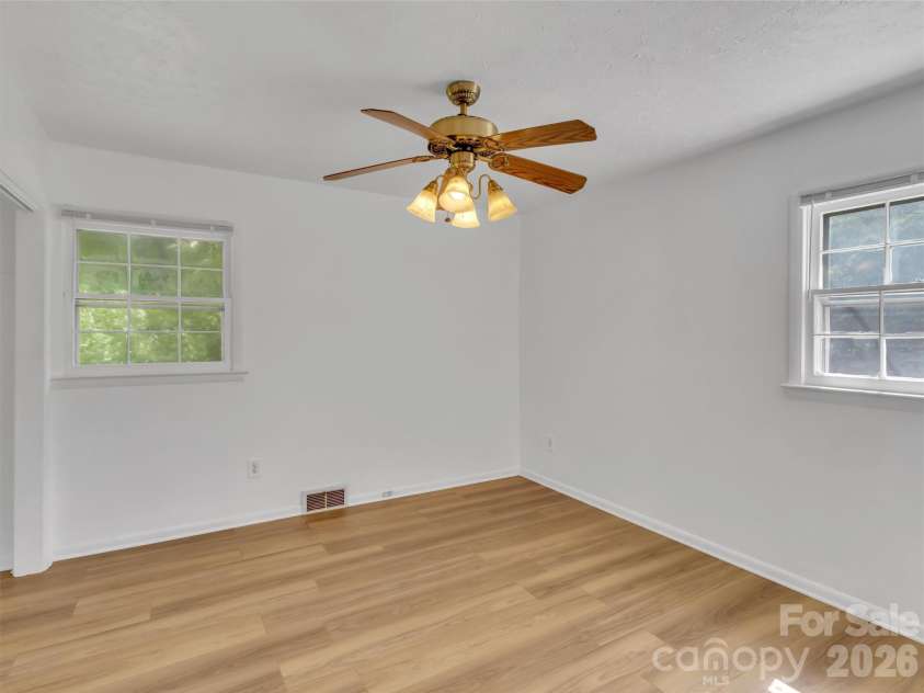 70 Iris Lane, Canton, NC 28716.  MLS# CAR4406779, YatesRealty ID 41659. 
