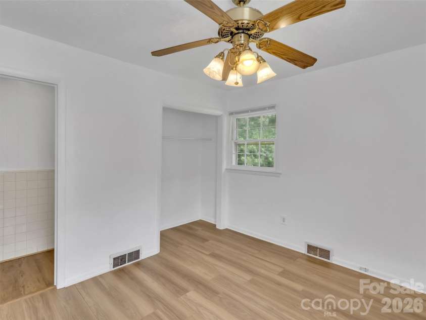 70 Iris Lane, Canton, NC 28716.  MLS# CAR4406779, YatesRealty ID 41659. 