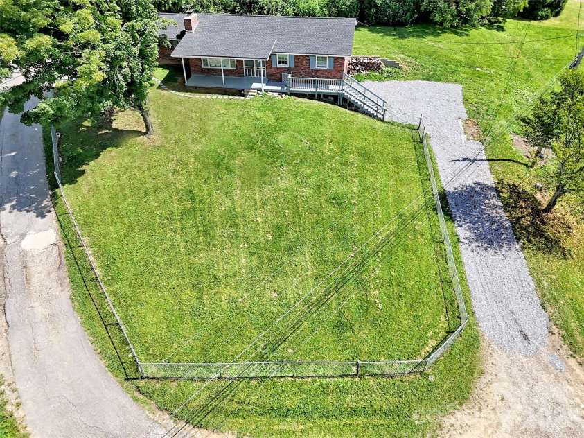 70 Iris Lane, Canton, NC 28716.  MLS# CAR4406779, YatesRealty ID 41659. 