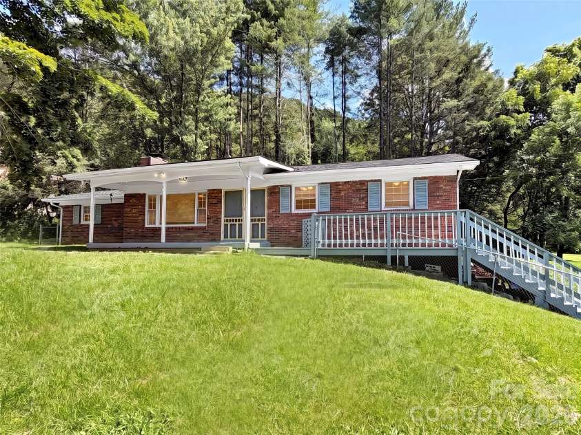 70 Iris Lane, Canton, NC 28716.  MLS# CAR4406779, YatesRealty ID 41659. 
