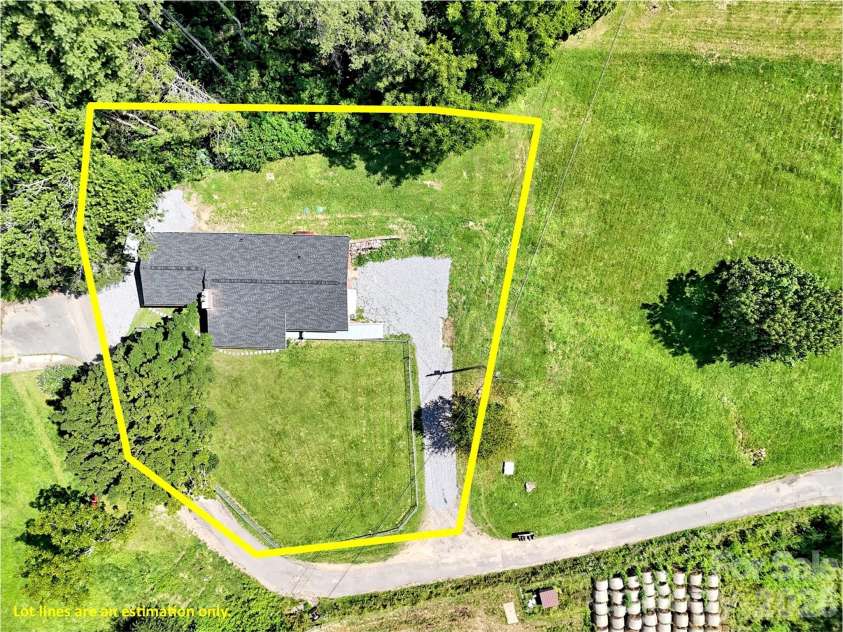 70 Iris Lane, Canton, NC 28716.  MLS# CAR4406779, YatesRealty ID 41659. 