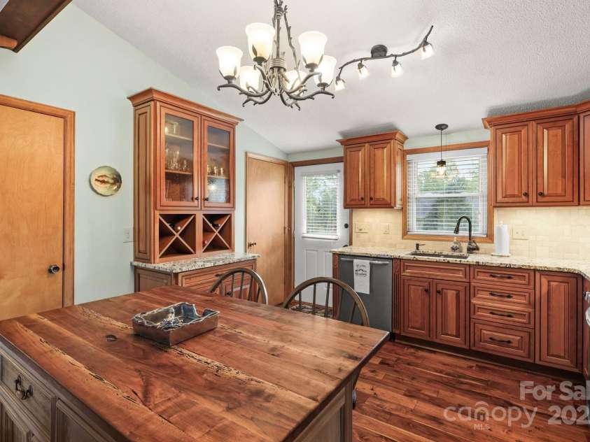 228 Snowshoe Loop, Newland, NC 28657.  MLS# CAR4311800, YatesRealty ID 4166. 