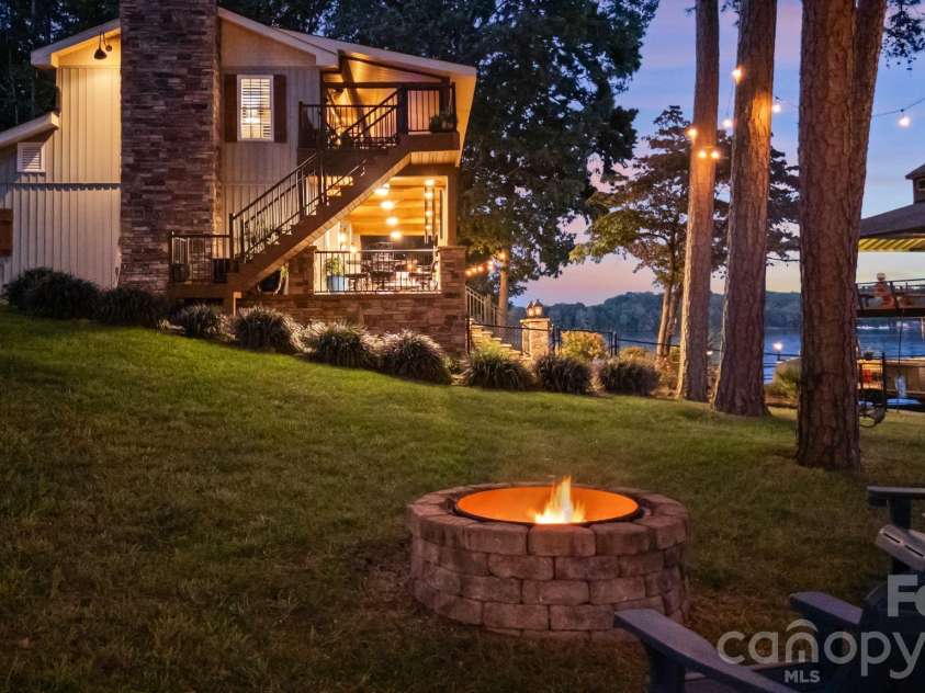 360 Tamarac Shores Drive, Salisbury, NC 28146.  MLS# CAR4301474, YatesRealty ID 4166. 
