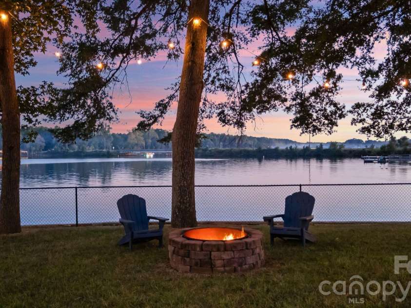 360 Tamarac Shores Drive, Salisbury, NC 28146.  MLS# CAR4301474, YatesRealty ID 4166. 