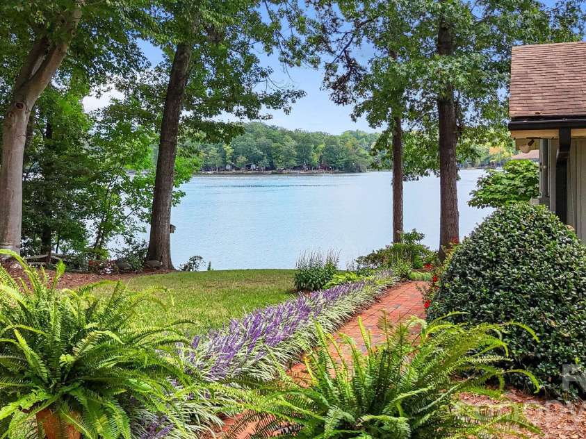 360 Tamarac Shores Drive, Salisbury, NC 28146.  MLS# CAR4301474, YatesRealty ID 4166. 