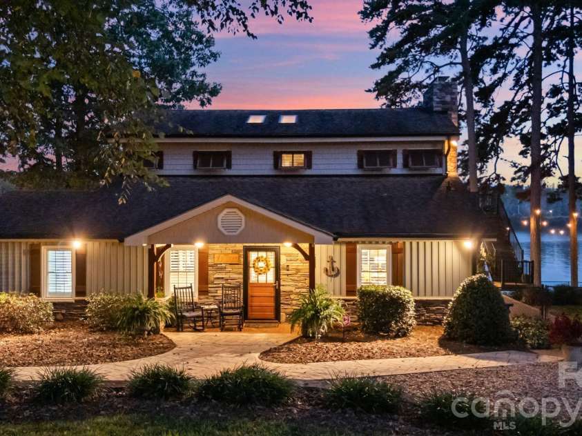 360 Tamarac Shores Drive, Salisbury, NC 28146.  MLS# CAR4301474, YatesRealty ID 4166. 
