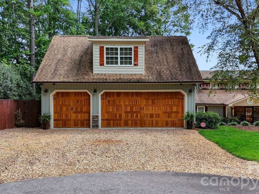 360 Tamarac Shores Drive, Salisbury, NC 28146.  MLS# CAR4301474, YatesRealty ID 4166. 