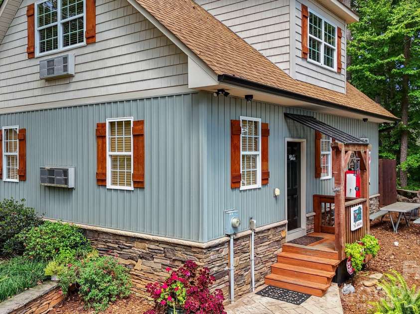 360 Tamarac Shores Drive, Salisbury, NC 28146.  MLS# CAR4301474, YatesRealty ID 4166. 