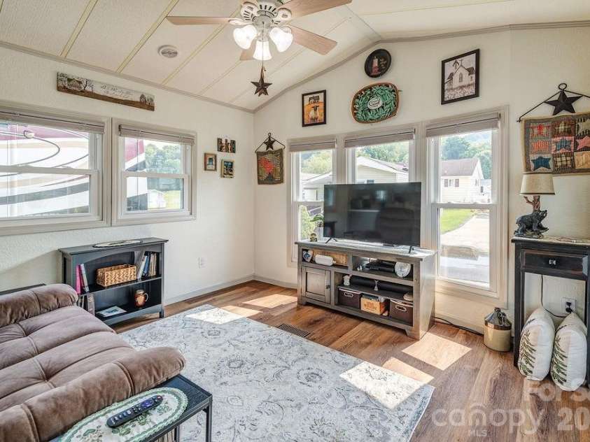 20 Strollers Lane, Waynesville, NC 28785.  MLS# CAR4408874, YatesRealty ID 41661. 
