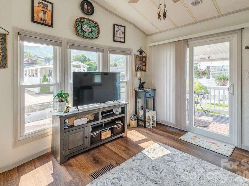 20 Strollers Lane, Waynesville, NC 28785.  MLS# CAR4408874, YatesRealty ID 41661. 
