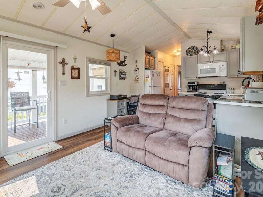 20 Strollers Lane, Waynesville, NC 28785.  MLS# CAR4408874, YatesRealty ID 41661. 