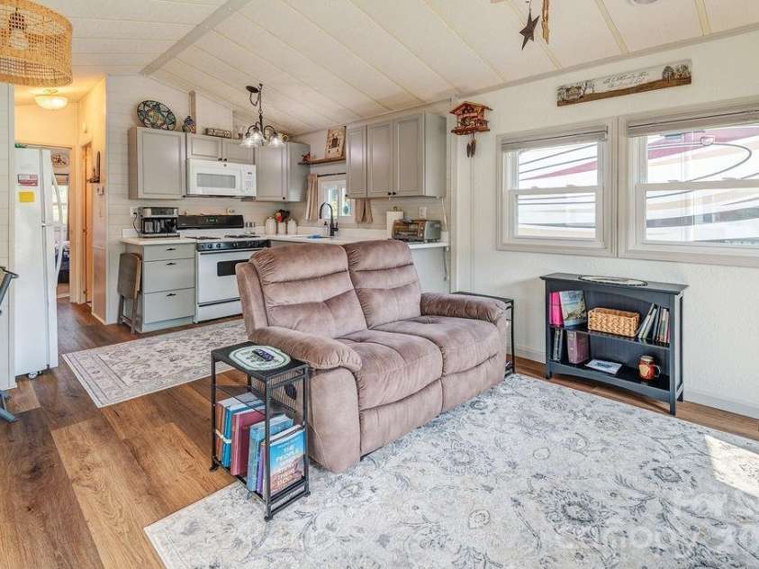 20 Strollers Lane, Waynesville, NC 28785.  MLS# CAR4408874, YatesRealty ID 41661. 