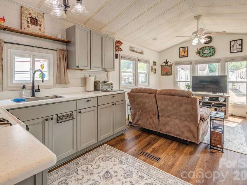 20 Strollers Lane, Waynesville, NC 28785.  MLS# CAR4408874, YatesRealty ID 41661. 