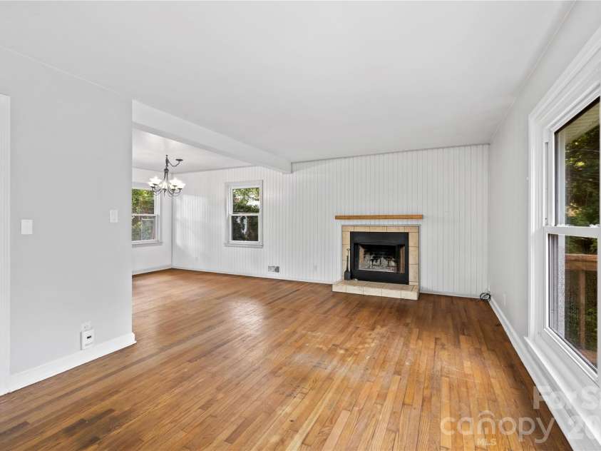 107 Wilshire Drive, Asheville, NC 28806.  MLS# CAR4395631, YatesRealty ID 41664. 