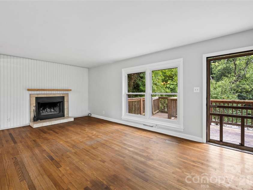 107 Wilshire Drive, Asheville, NC 28806.  MLS# CAR4395631, YatesRealty ID 41664. 