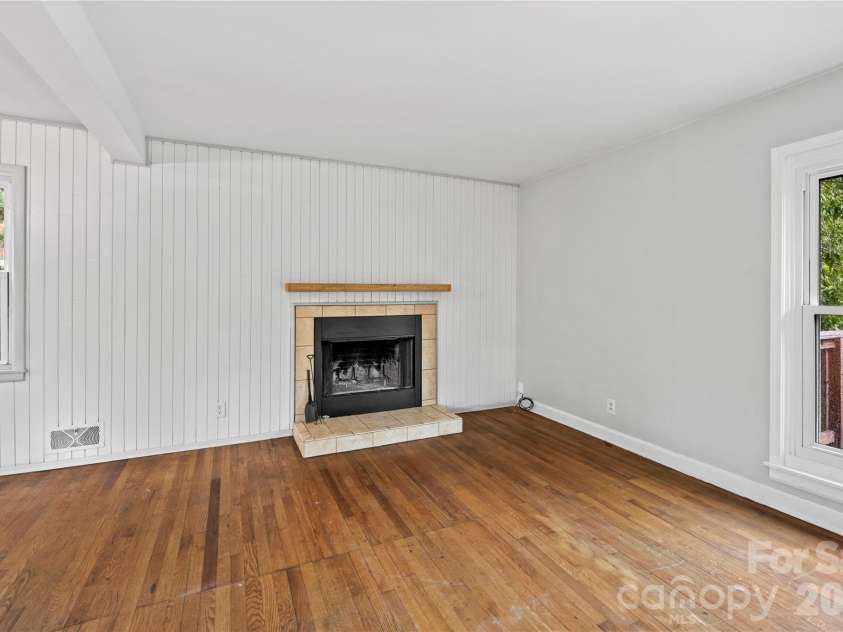 107 Wilshire Drive, Asheville, NC 28806.  MLS# CAR4395631, YatesRealty ID 41664. 