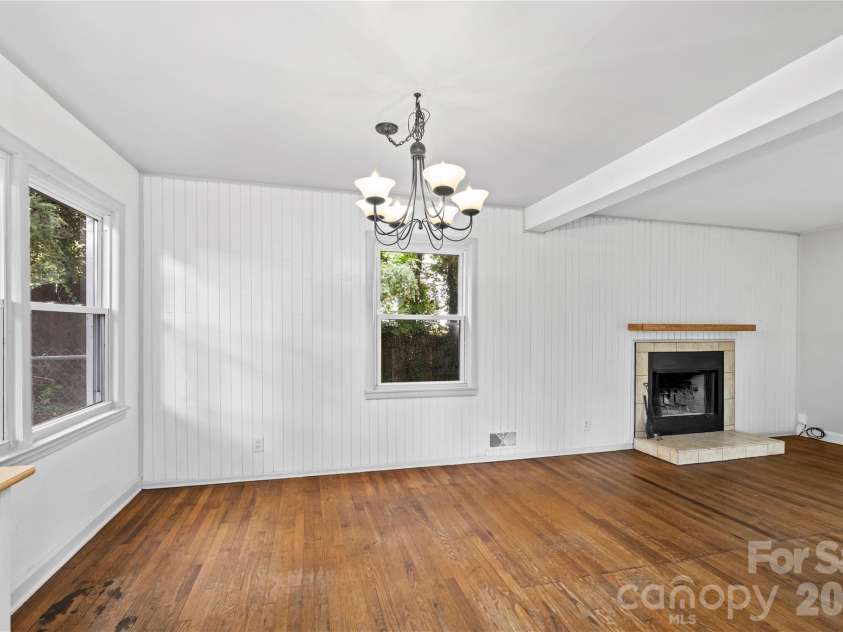 107 Wilshire Drive, Asheville, NC 28806.  MLS# CAR4395631, YatesRealty ID 41664. 