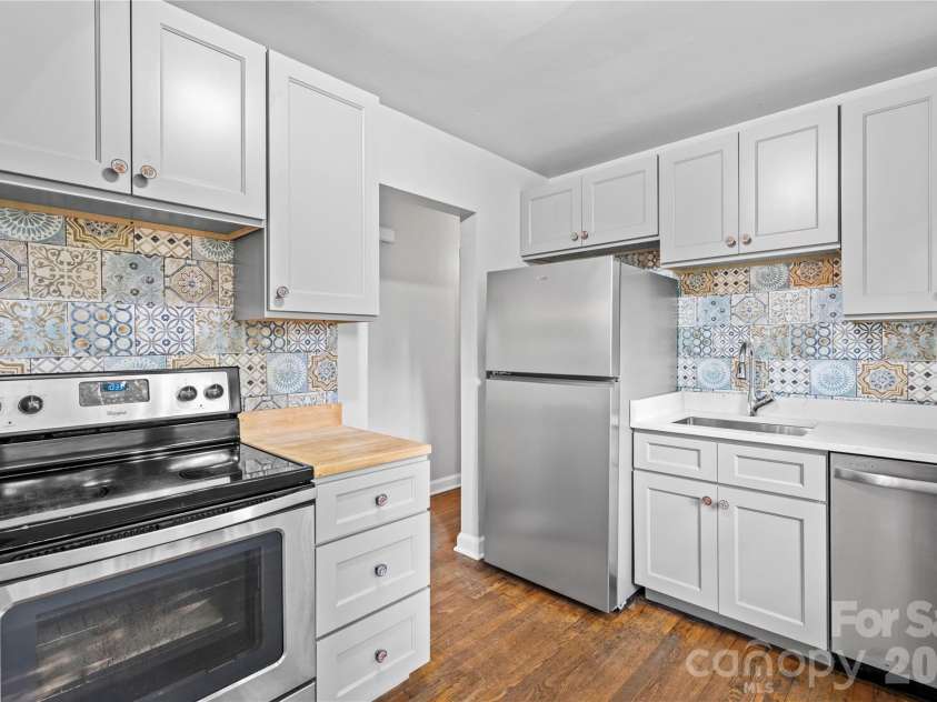 107 Wilshire Drive, Asheville, NC 28806.  MLS# CAR4395631, YatesRealty ID 41664. 