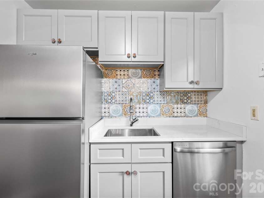 107 Wilshire Drive, Asheville, NC 28806.  MLS# CAR4395631, YatesRealty ID 41664. 