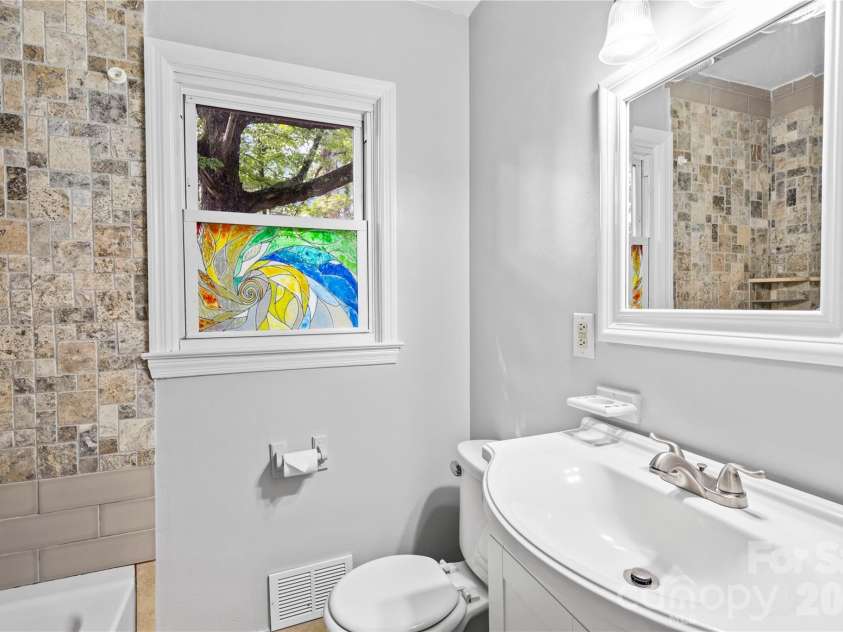 107 Wilshire Drive, Asheville, NC 28806.  MLS# CAR4395631, YatesRealty ID 41664. 