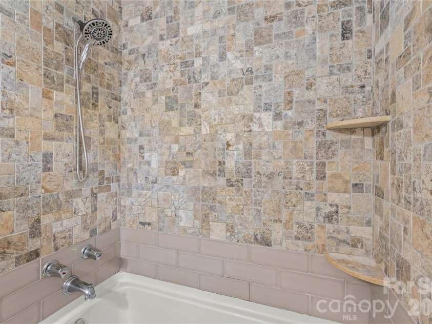 107 Wilshire Drive, Asheville, NC 28806.  MLS# CAR4395631, YatesRealty ID 41664. 