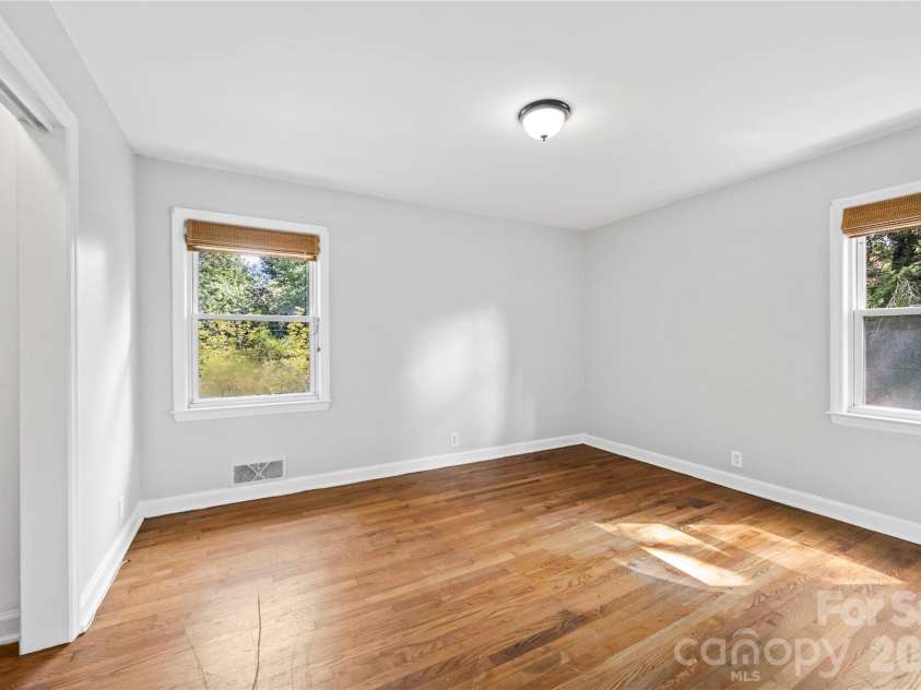 107 Wilshire Drive, Asheville, NC 28806.  MLS# CAR4395631, YatesRealty ID 41664. 