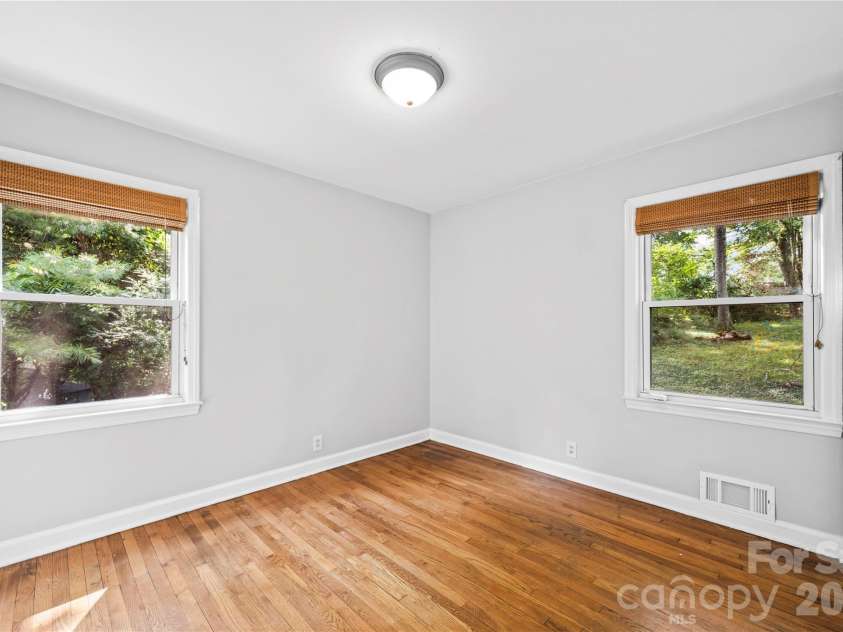 107 Wilshire Drive, Asheville, NC 28806.  MLS# CAR4395631, YatesRealty ID 41664. 