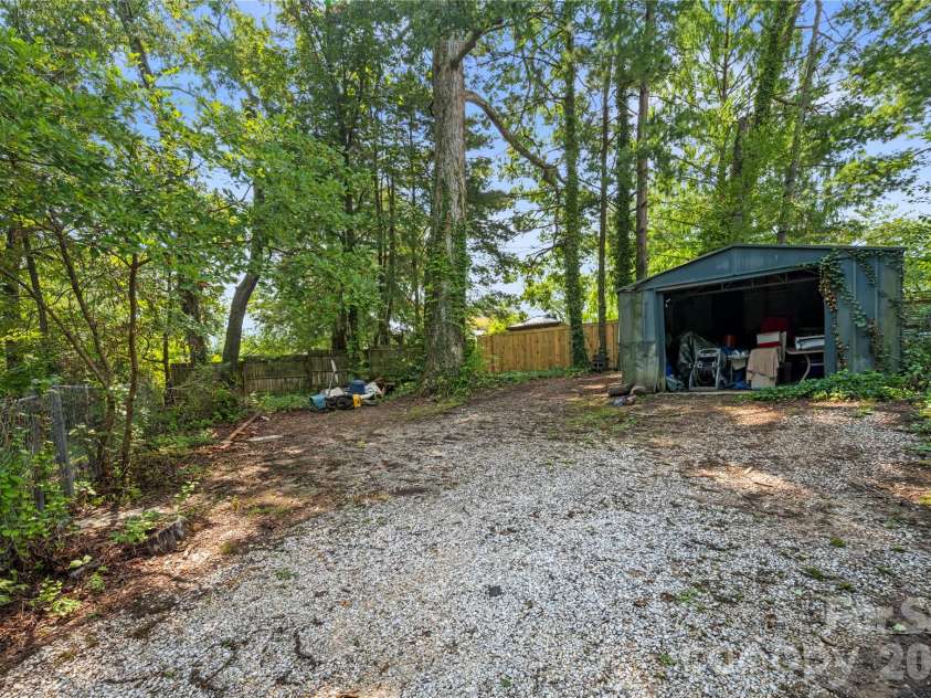 107 Wilshire Drive, Asheville, NC 28806.  MLS# CAR4395631, YatesRealty ID 41664. 