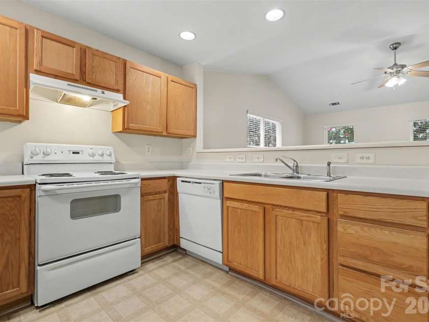 6124 Warrior Avenue, Fort Mill, SC 29707.  MLS# CAR4397314, YatesRealty ID 41666. Kitchen