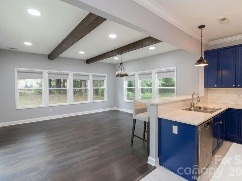 1573 Wilburn Park Lane, Charlotte, NC 28269.  MLS# CAR4407565, YatesRealty ID 41668. Kitchen / Dining room