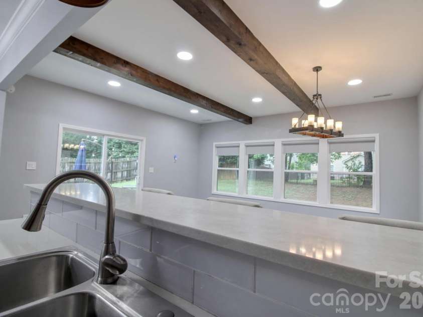 1573 Wilburn Park Lane, Charlotte, NC 28269.  MLS# CAR4407565, YatesRealty ID 41668. Kitchen / Dining room