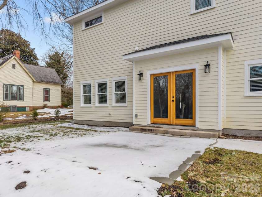 1008 Main Street, Salisbury, NC 28144.  MLS# CAR4344951, YatesRealty ID 4167. 