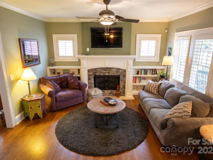 139 Laurel Avenue, Charlotte, NC 28207.  MLS# CAR4241687, YatesRealty ID 4167. 