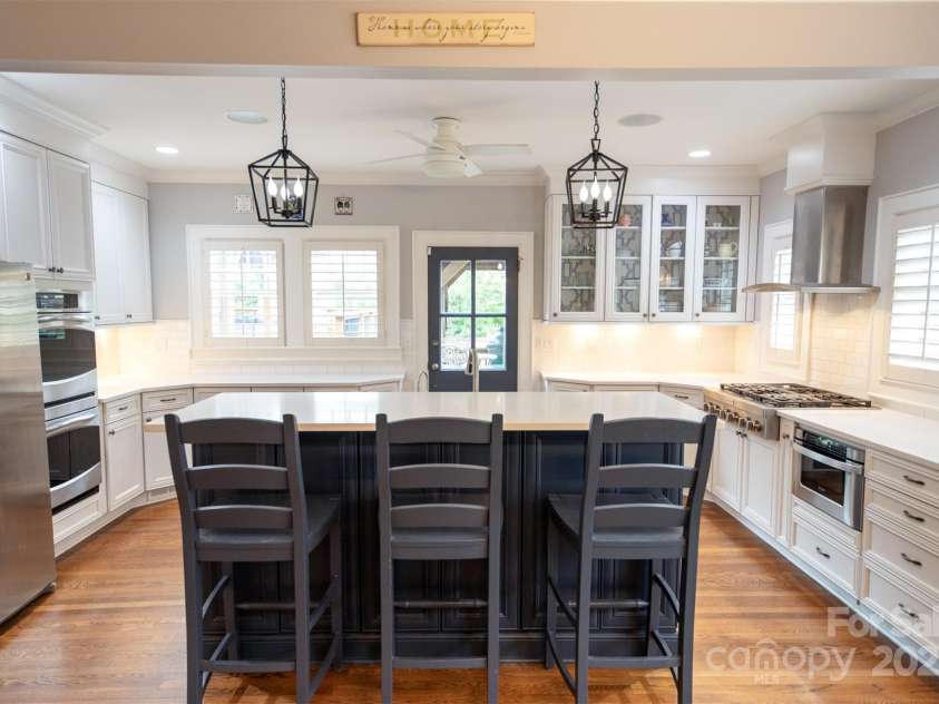 139 Laurel Avenue, Charlotte, NC 28207.  MLS# CAR4241687, YatesRealty ID 4167. 