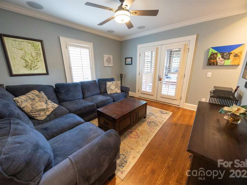 139 Laurel Avenue, Charlotte, NC 28207.  MLS# CAR4241687, YatesRealty ID 4167. 
