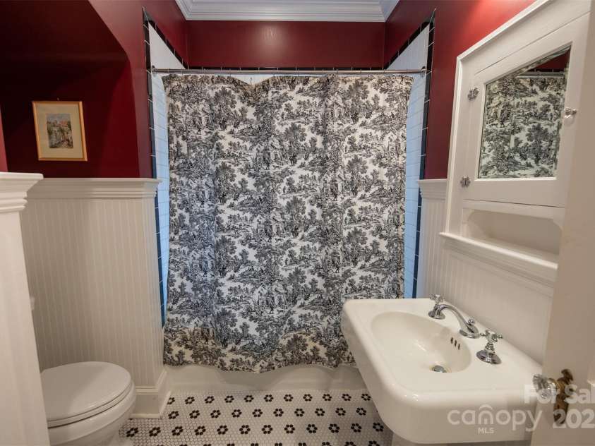 139 Laurel Avenue, Charlotte, NC 28207.  MLS# CAR4241687, YatesRealty ID 4167. 