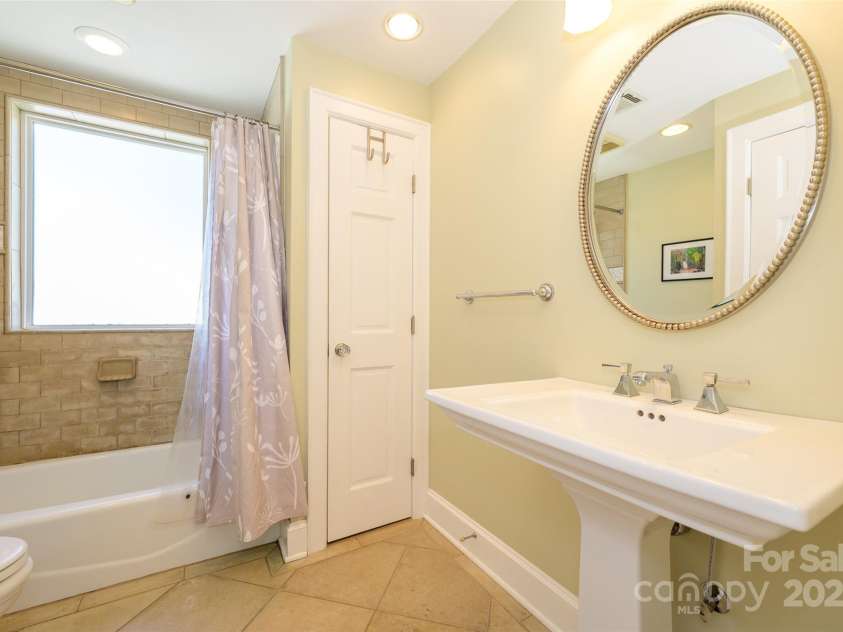 139 Laurel Avenue, Charlotte, NC 28207.  MLS# CAR4241687, YatesRealty ID 4167. 