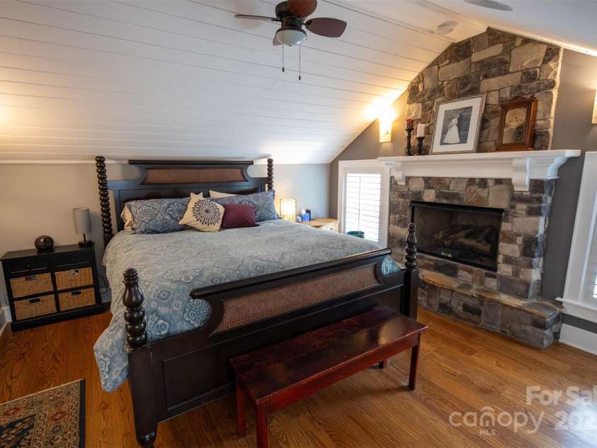139 Laurel Avenue, Charlotte, NC 28207.  MLS# CAR4241687, YatesRealty ID 4167. 