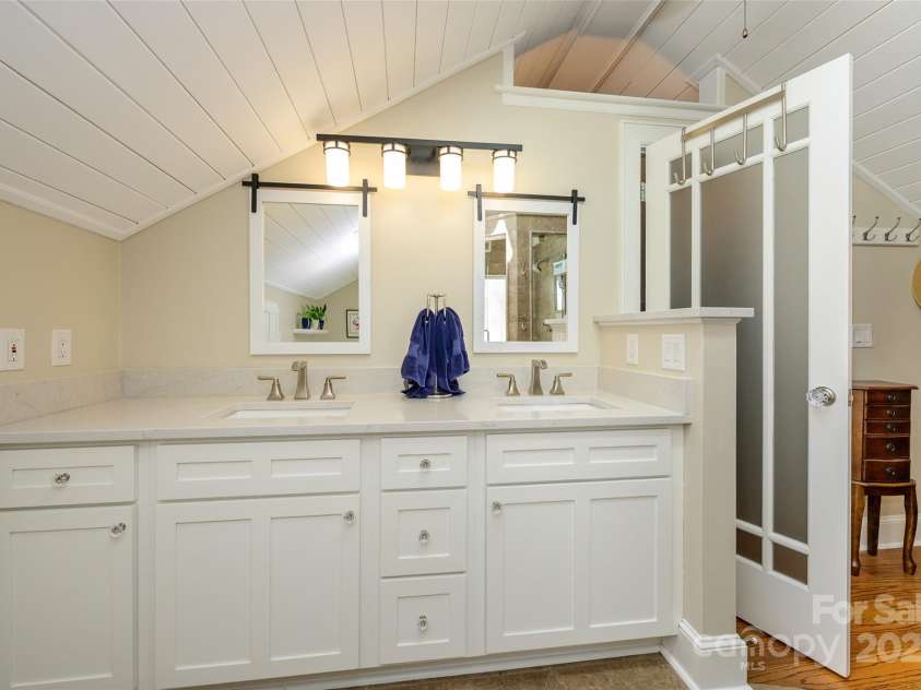139 Laurel Avenue, Charlotte, NC 28207.  MLS# CAR4241687, YatesRealty ID 4167. 