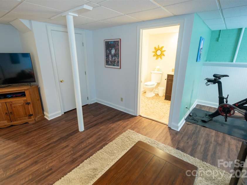 139 Laurel Avenue, Charlotte, NC 28207.  MLS# CAR4241687, YatesRealty ID 4167. 
