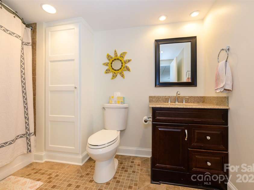 139 Laurel Avenue, Charlotte, NC 28207.  MLS# CAR4241687, YatesRealty ID 4167. 