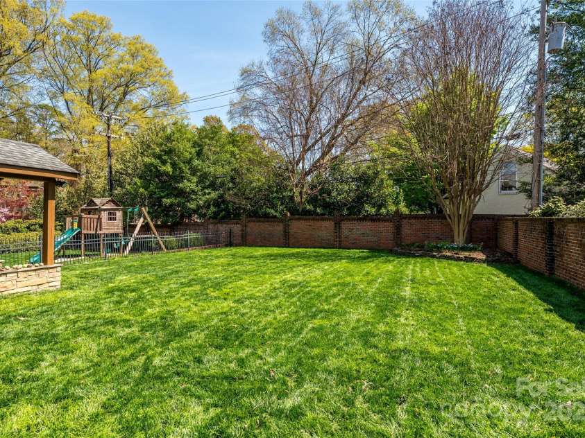139 Laurel Avenue, Charlotte, NC 28207.  MLS# CAR4241687, YatesRealty ID 4167. 