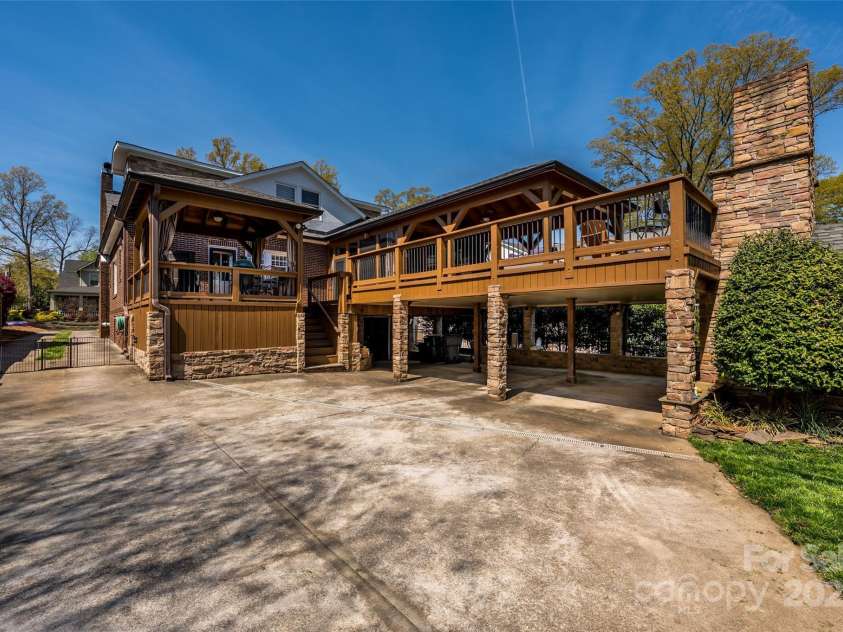 139 Laurel Avenue, Charlotte, NC 28207.  MLS# CAR4241687, YatesRealty ID 4167. 