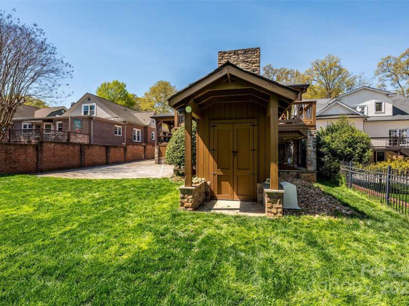 139 Laurel Avenue, Charlotte, NC 28207.  MLS# CAR4241687, YatesRealty ID 4167. 