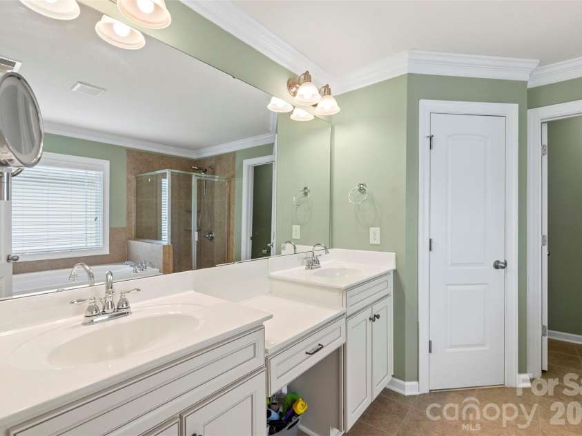 10019 Elizabeth Crest Lane, Charlotte, NC 28277.  MLS# CAR4377153, YatesRealty ID 41671. 
